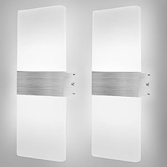 Comparativa de materiales: Apliques de pared de metal, madera y plástico